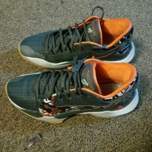 Size 10 mens Nike Freak 2 Giannis Antetecoumpo